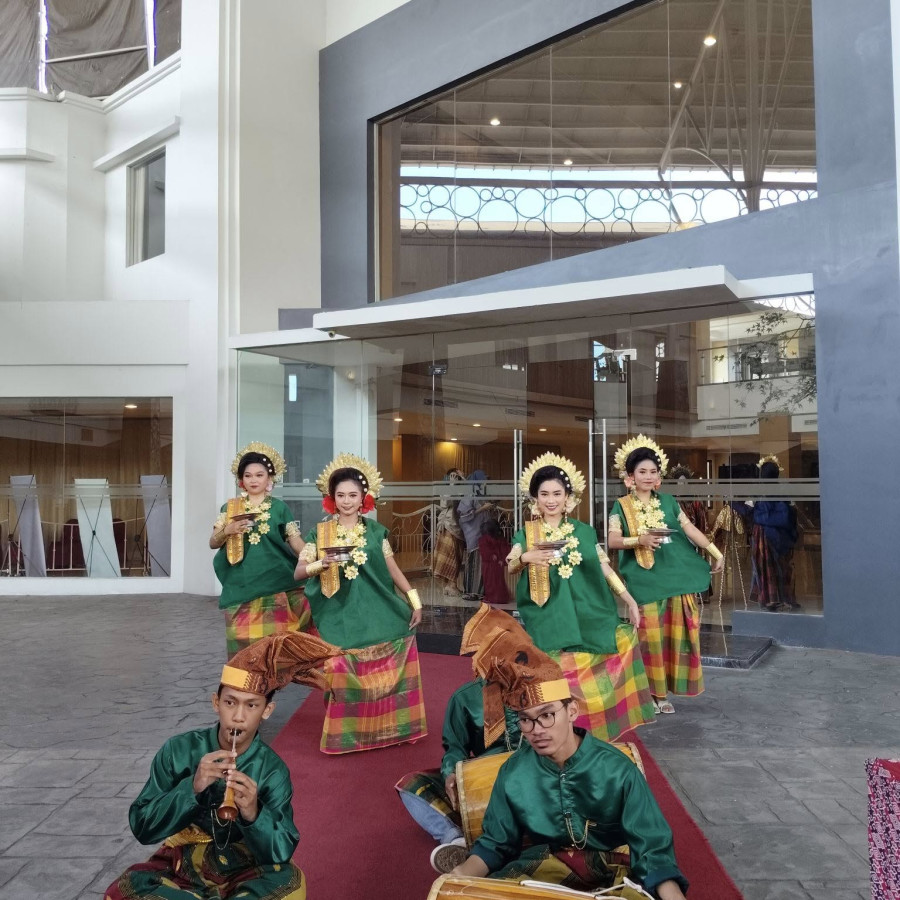 Kesenian Tarian - samping