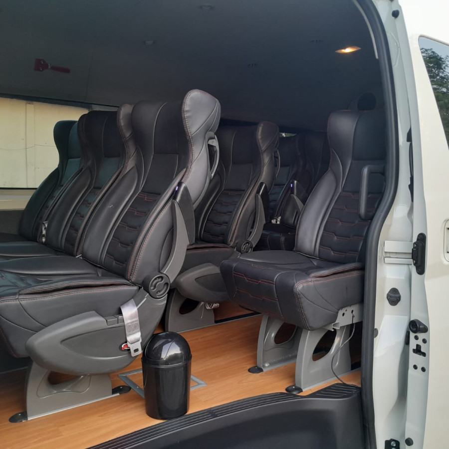 TOYOTA HIACE PREMIO ( Harian ) Tujuan Jombang - depan