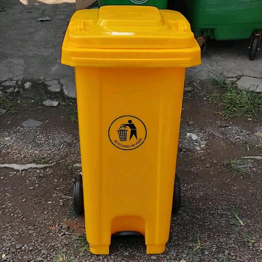 Tempat Sampah Roda 120 Liter Pedal - depan