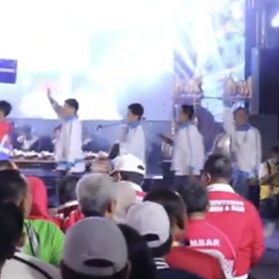 Tim Defile acara penampilan kontingen olahraga - depan