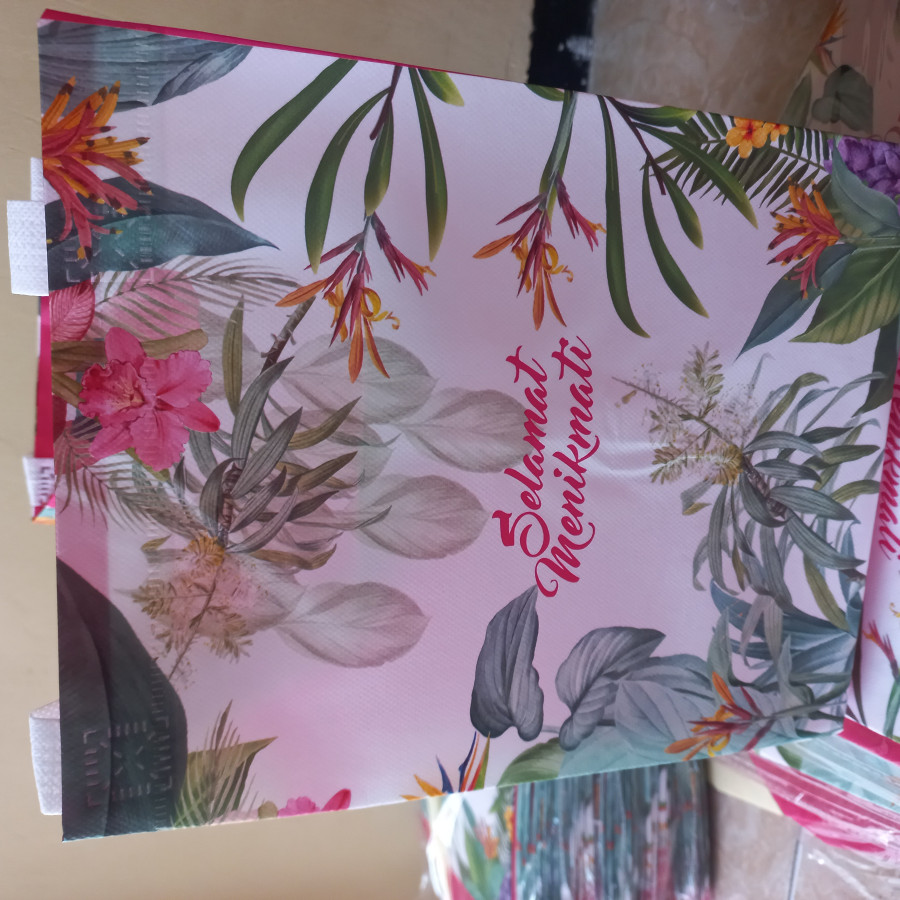 Goodiebag bahan laminasi - depan