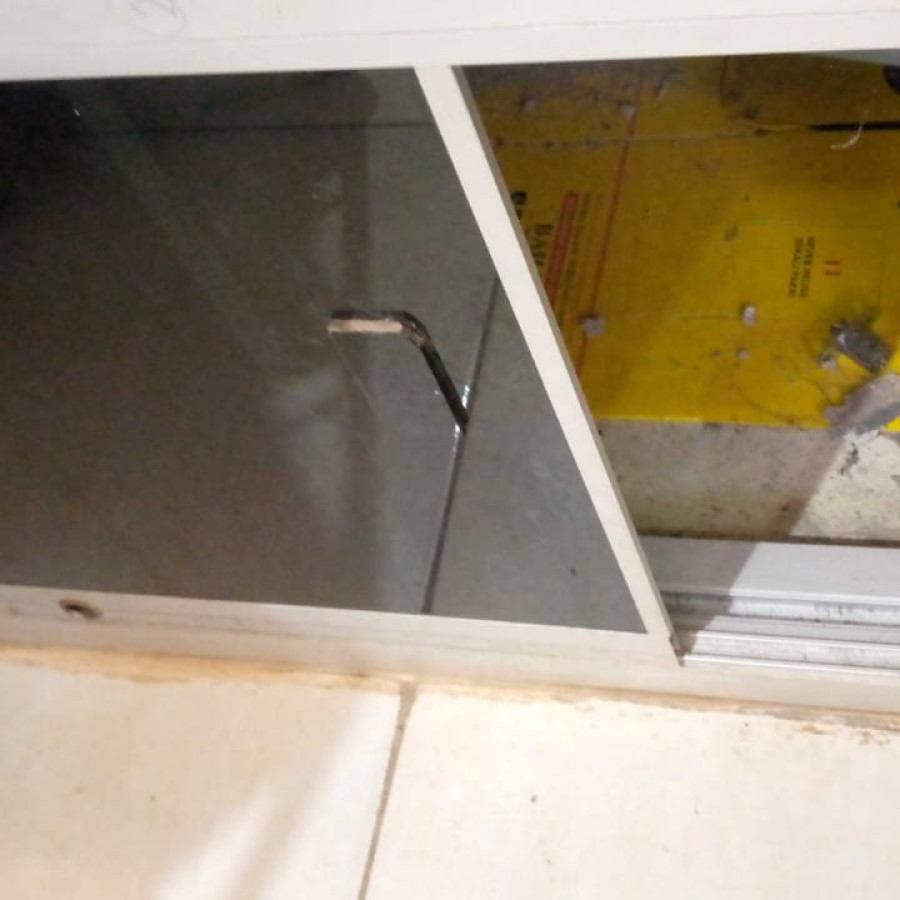 ganti roda rell pintu kichenset