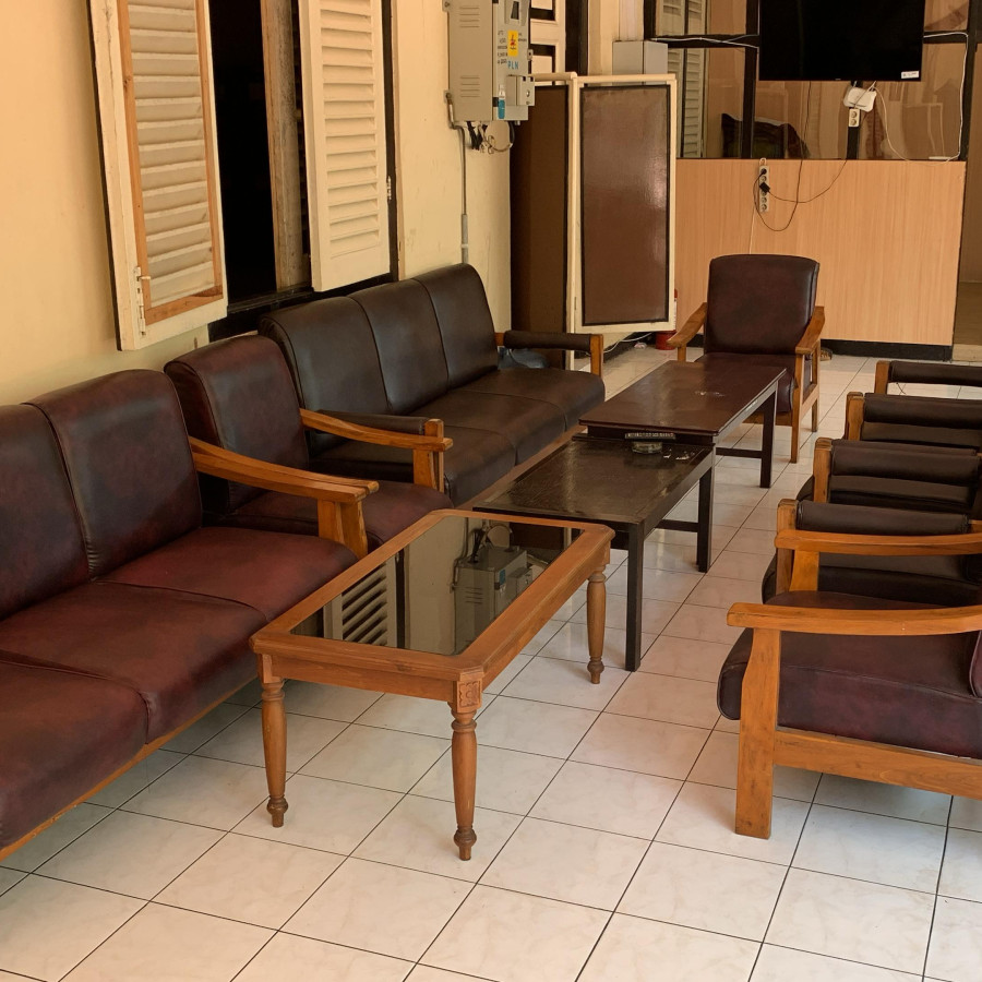 Perbaikan dan plitur kursi sofa
