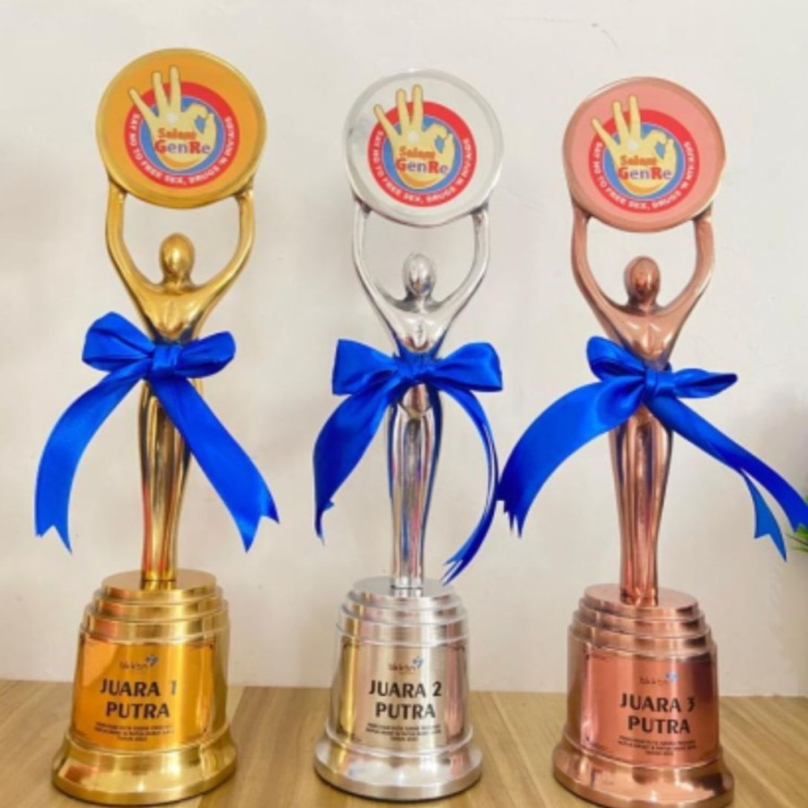 TROPHY PATUNG CUSTOM - samping