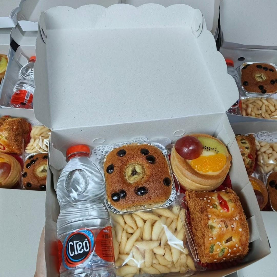 snack box dan air mineral - depan