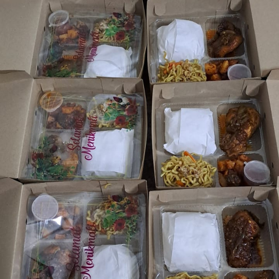 Nasi Campur lauk Ayam Kecap