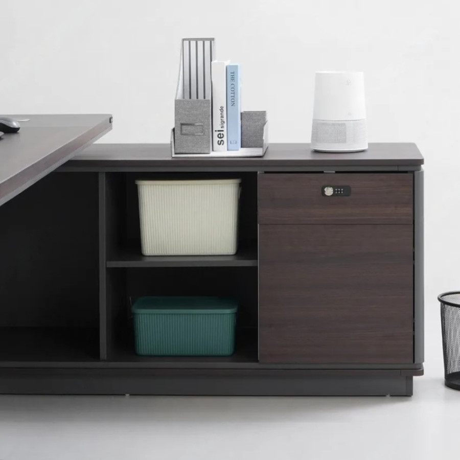 Meja Pimpinan Moza - samping