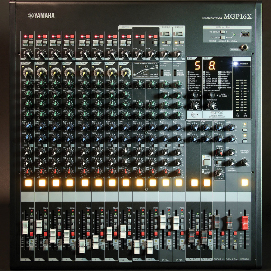 Mixer Yamaha - depan
