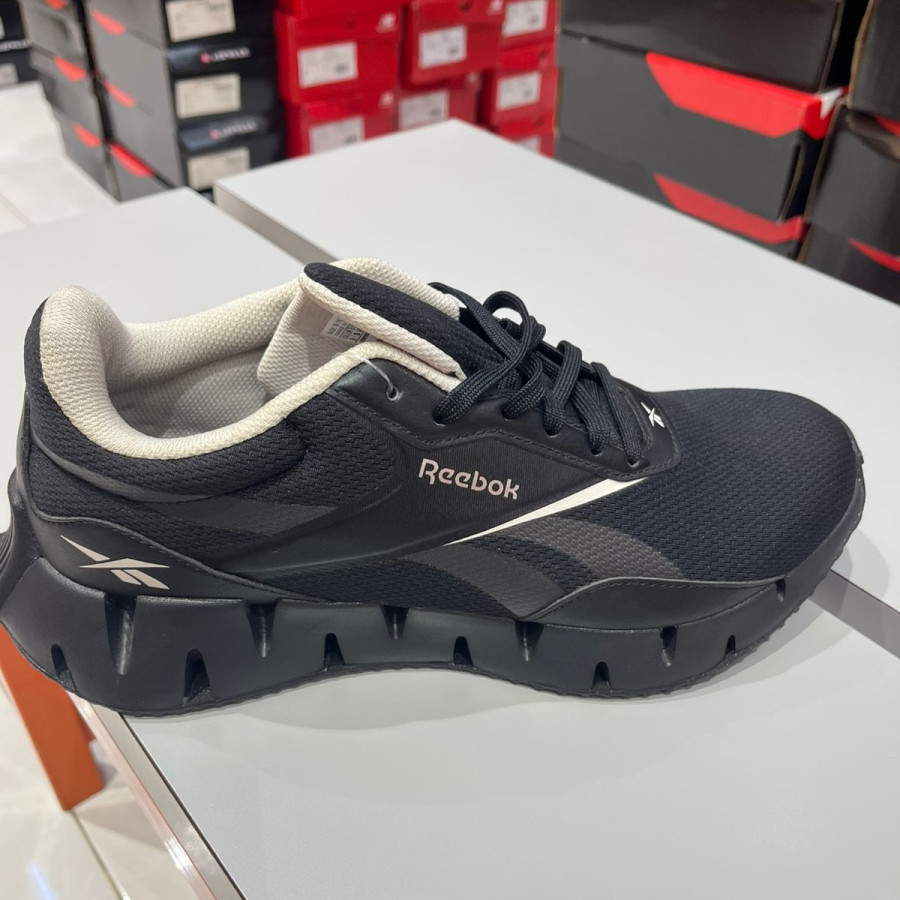 sepatu reebok - depan