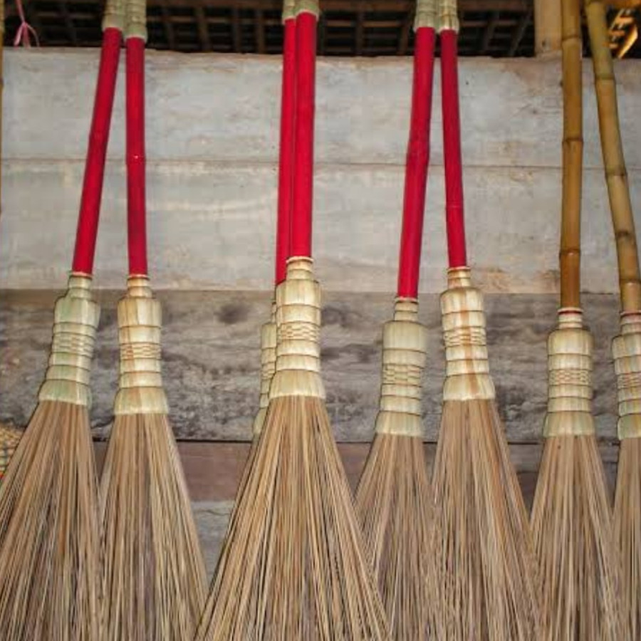 SAPU LIDI BERGAGANG - utama