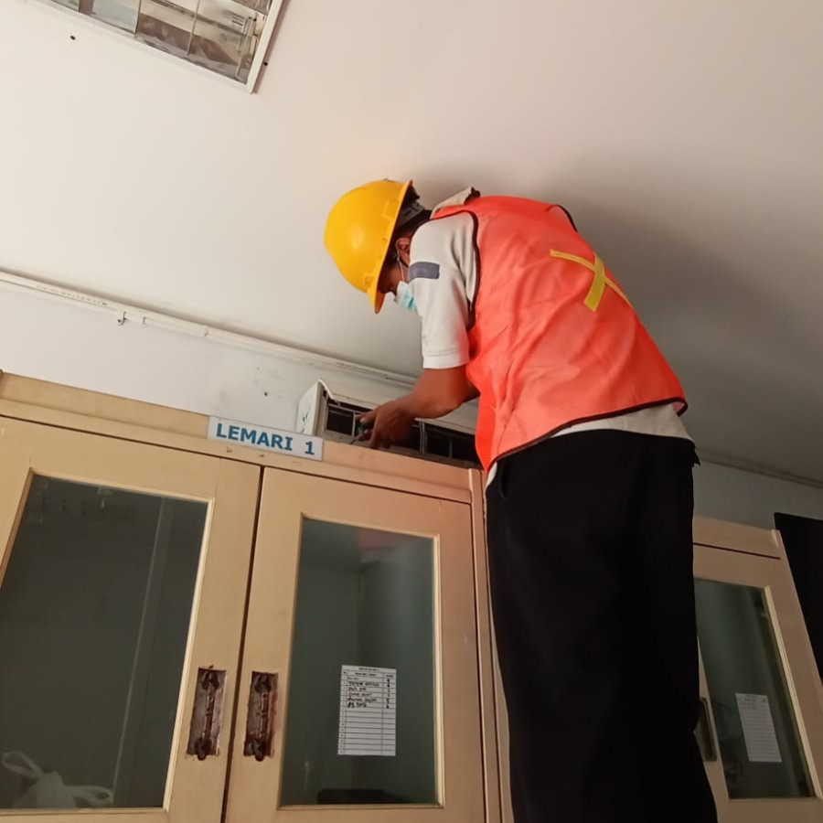 PERAWATAN DAN PEMELIHARAAN AC DI DLHK - utama