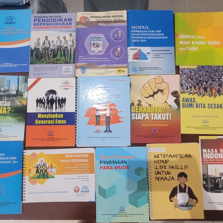 Cetak berbagai macam Buku  Custom Berwarna