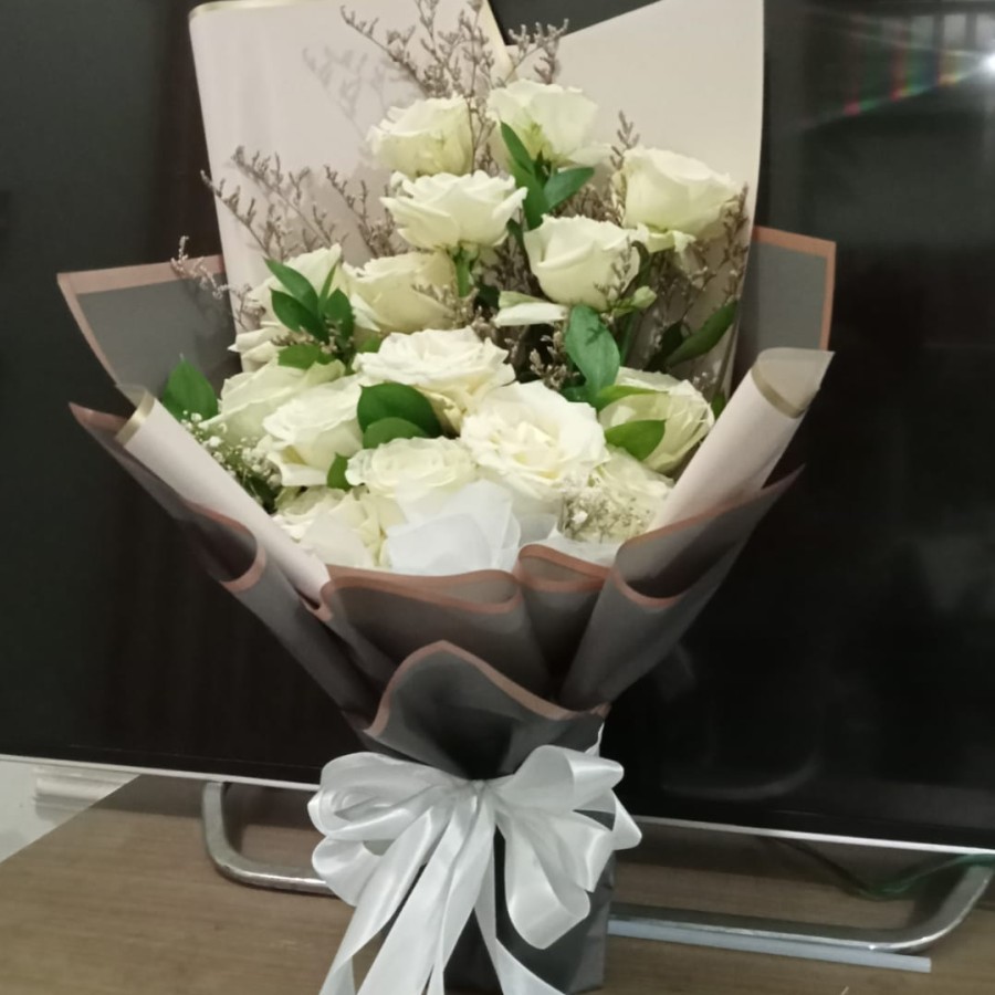 Hand Bouquet Full Mawar Pekalongan-Batang