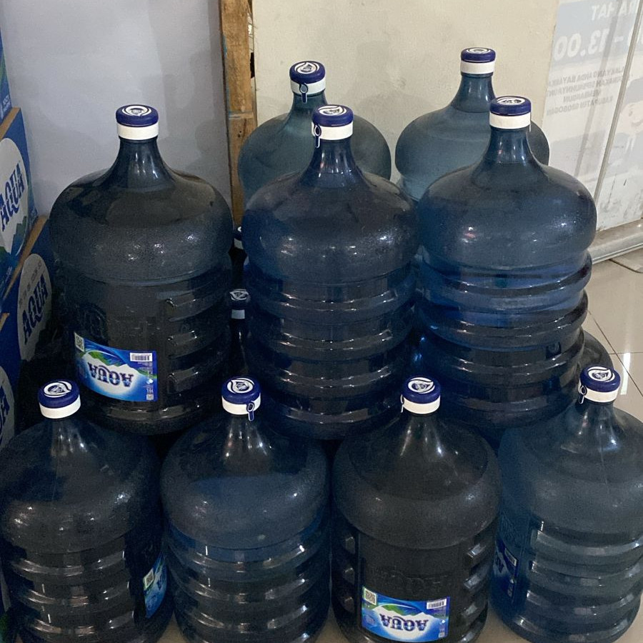 Air Mineral  Aqua refill Galon 19 Liter - depan