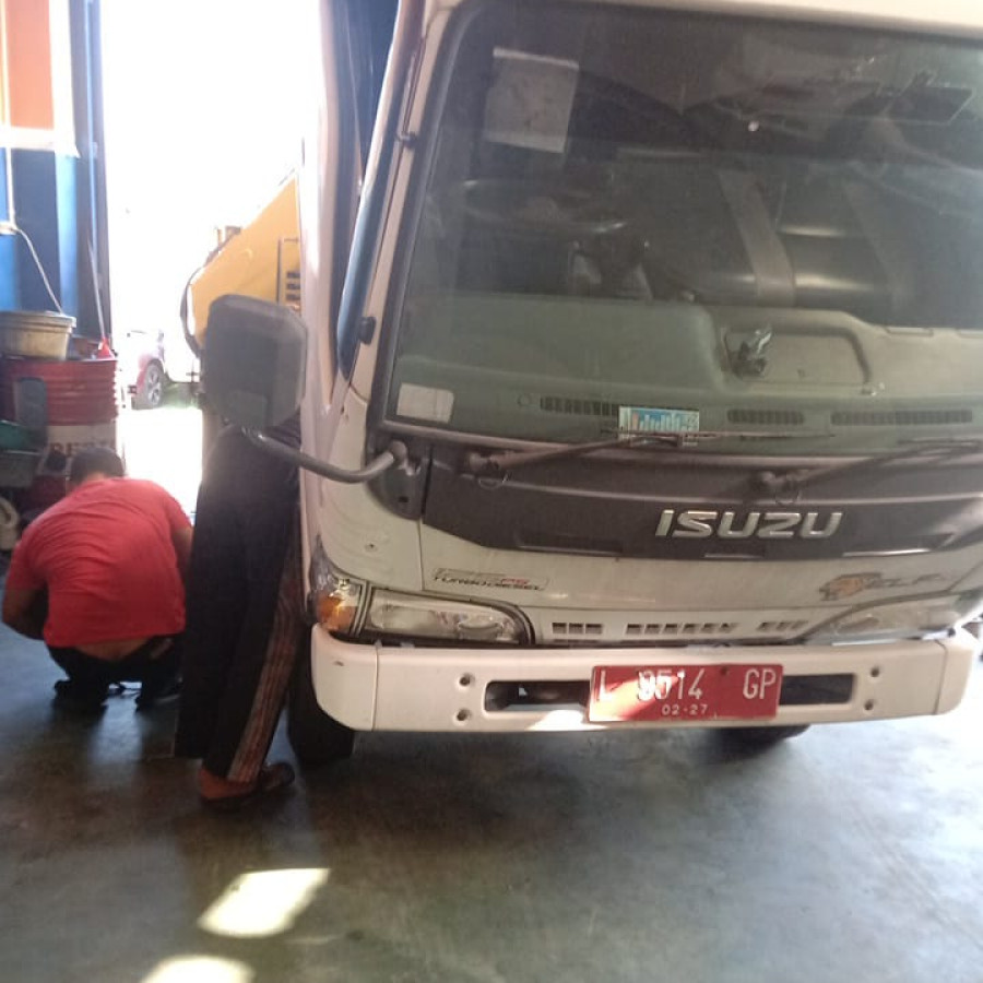Pemeliharaan / Perawatan Kendaraan Bermotor Roda 6 Sedang - depan