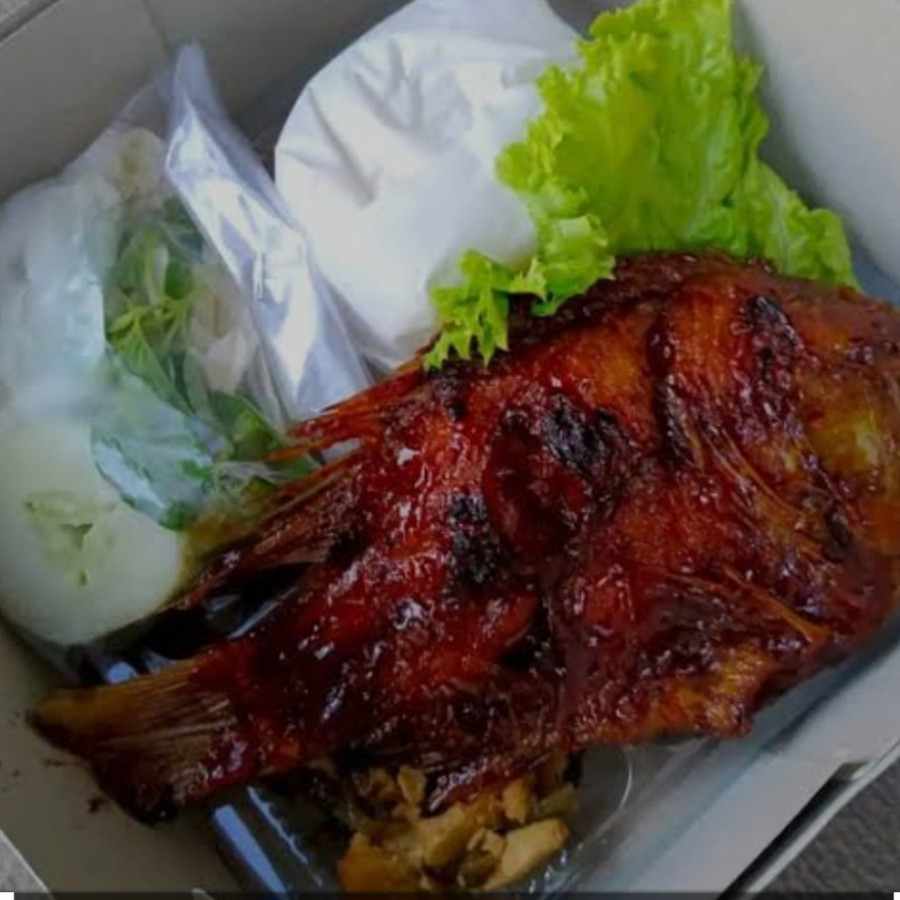Paket makan besar Nasi box Nila Bakar  + Air Mineral  220 ml - utama