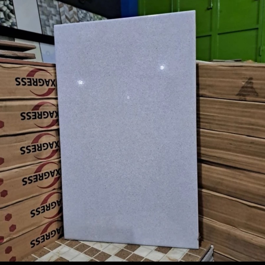 Keramik uk 25x40 - depan