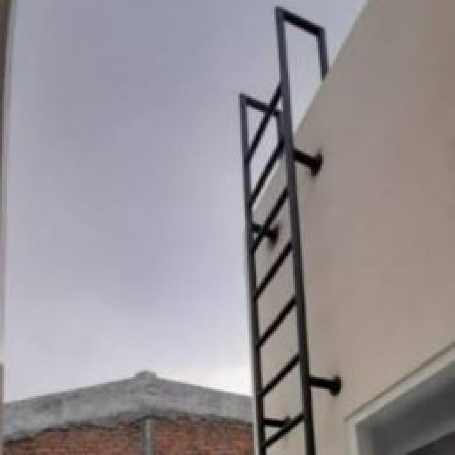 Tangga monyet tinggi 8 meter