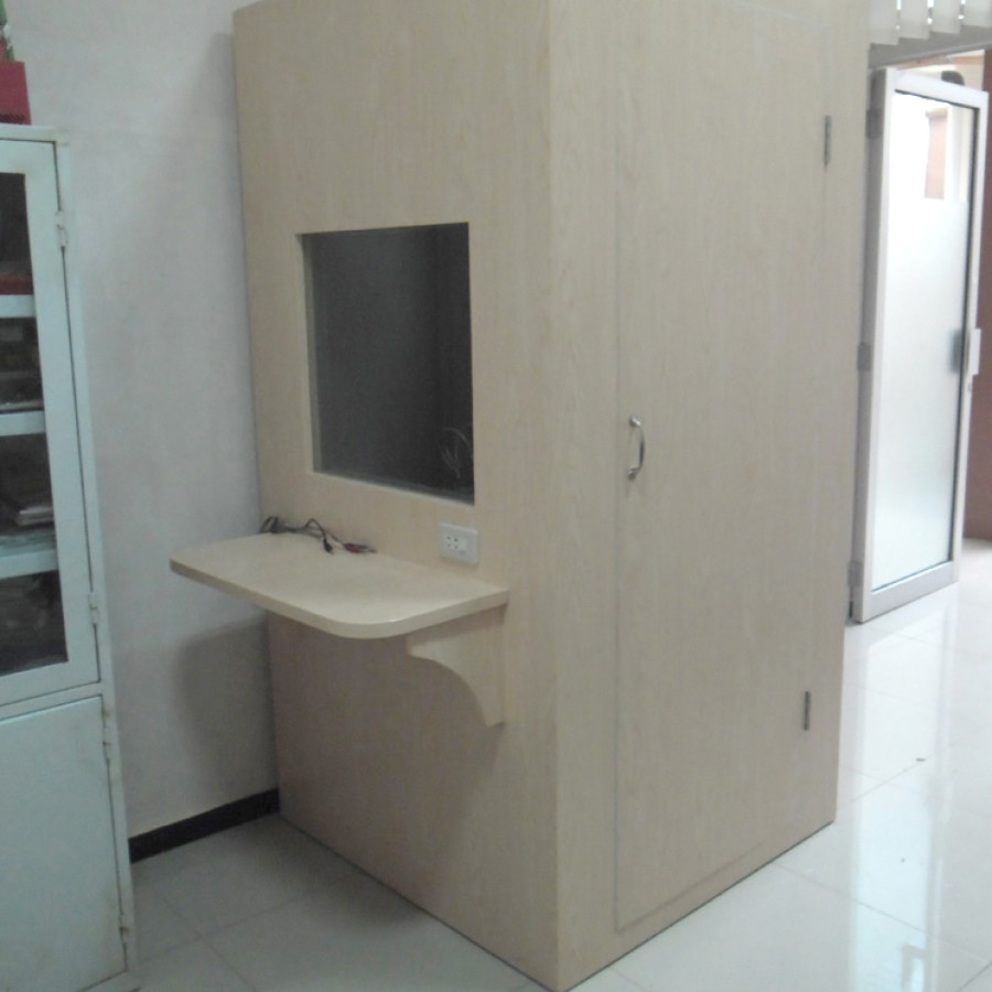 Audiometric booth ruang kedap suara untuk pasien tuna rungu audiolog - depan