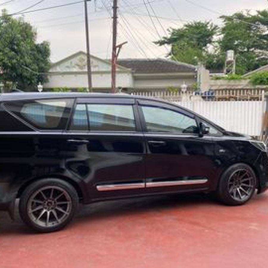 Sewa Mobi Innova