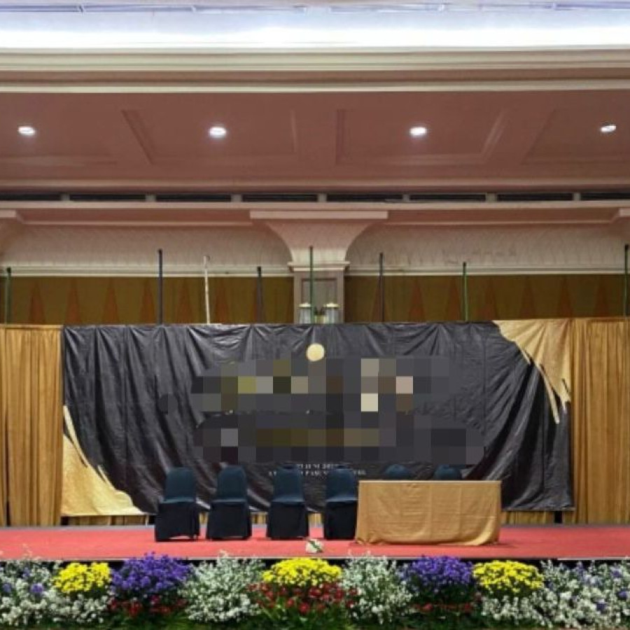 Dekorasi Panggung  Acara Wisuda Lansia