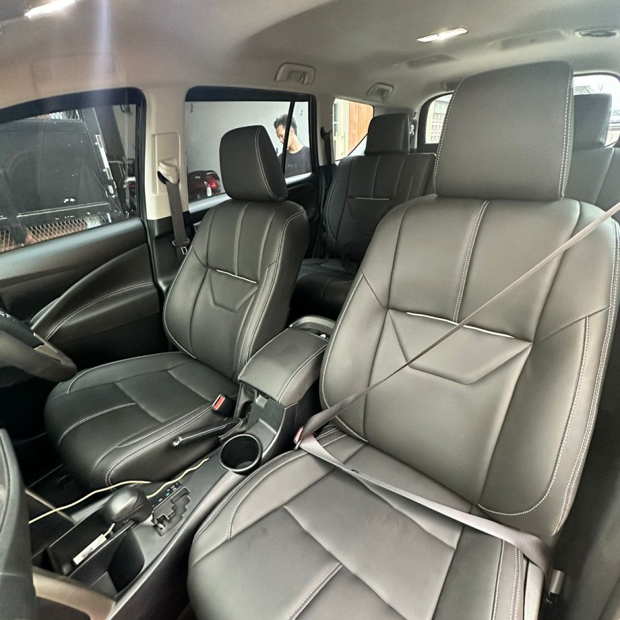 SEWA MOBIL HARIAN INNOVA REBORN - depan