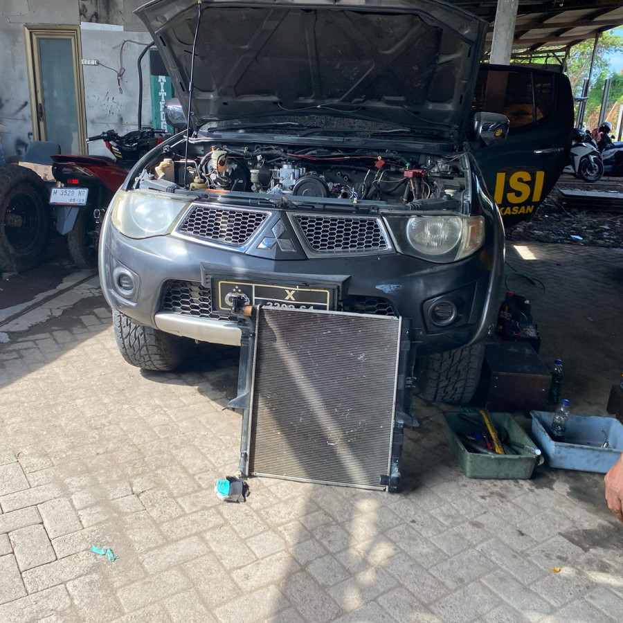 PAKET SERVICE KEBOCORAN RADIATOR MOBIL