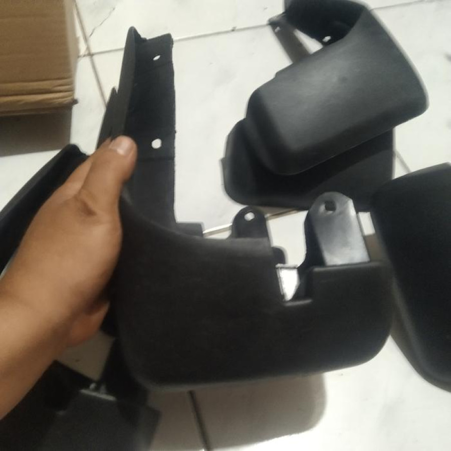 KACA FILM, LINER FENDER KEPET LUYMPUR, KEPET LUMPUR TYT AVANZA - samping