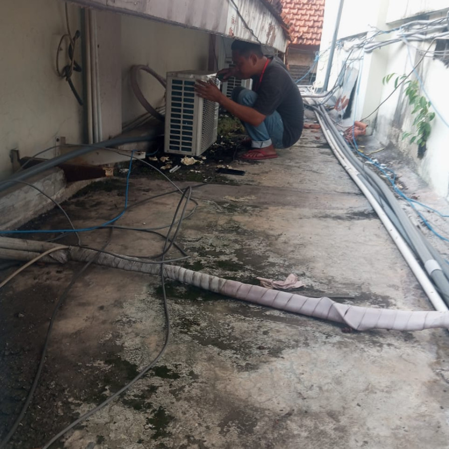 Paketan Pasang dan perbaikan AC 1 PK Ruang Aula Bawah - depan