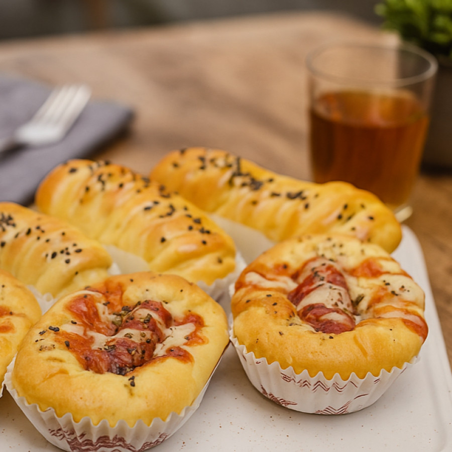 Roti Sosis Gurih