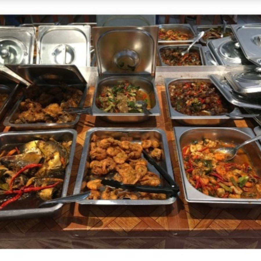 Nasi paket prasmanan komplit