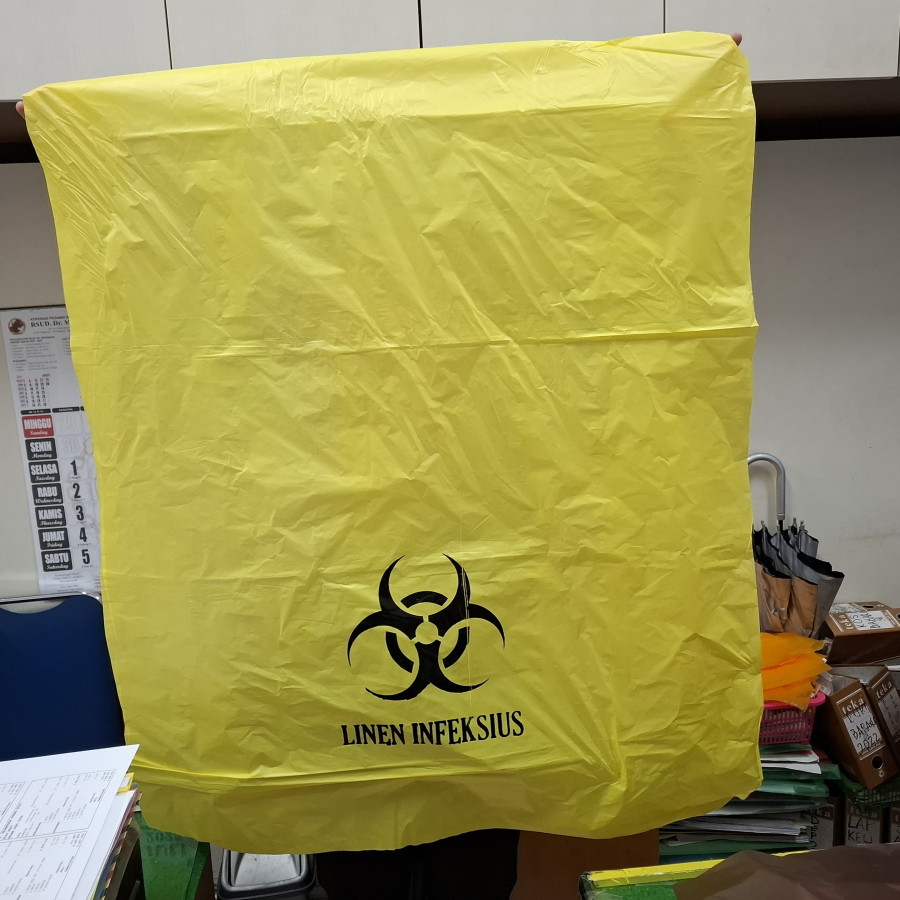 Plastik Linen Infeksius HDPE. 80 cm x 100 cm x 0,035 mm
