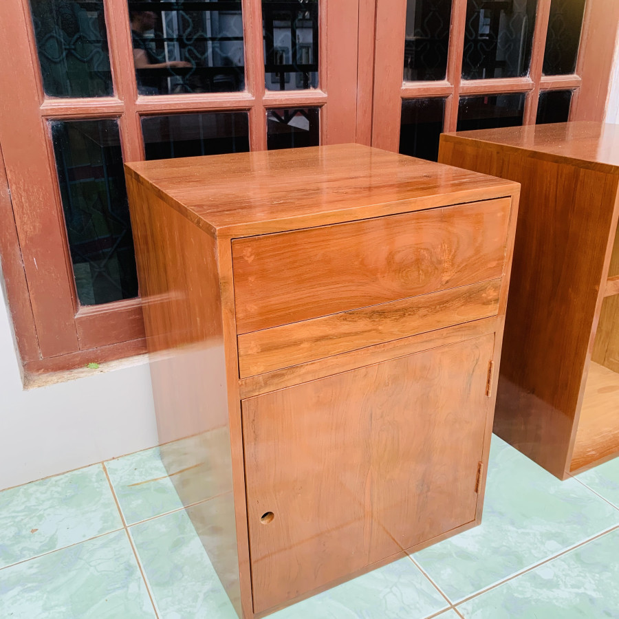 Lemari nakas pasien - utama