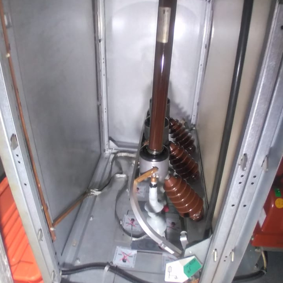 Jasa Servis Panel Tegangan Menengah 20 KV - depan