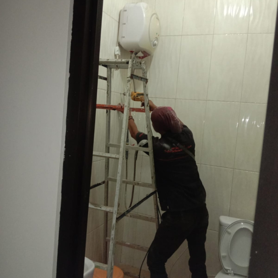 Jasa bongkar  pasang pemanas air dan instalasi air - samping