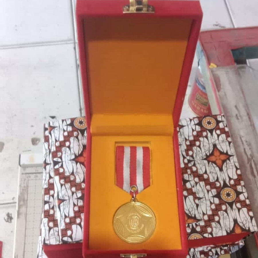 Pin Logam Kuningan