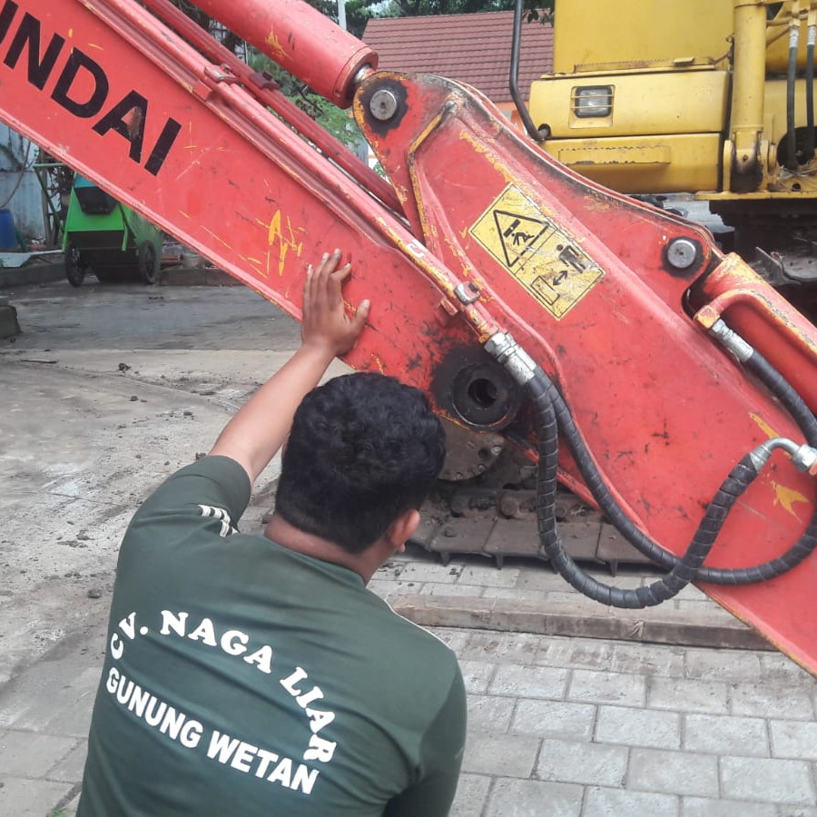 Perbaikan excavator HX60 & PC130 - utama