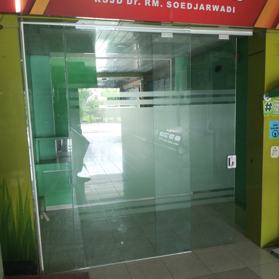 Pasang Kaca Bening Mati 12mm lama per m2