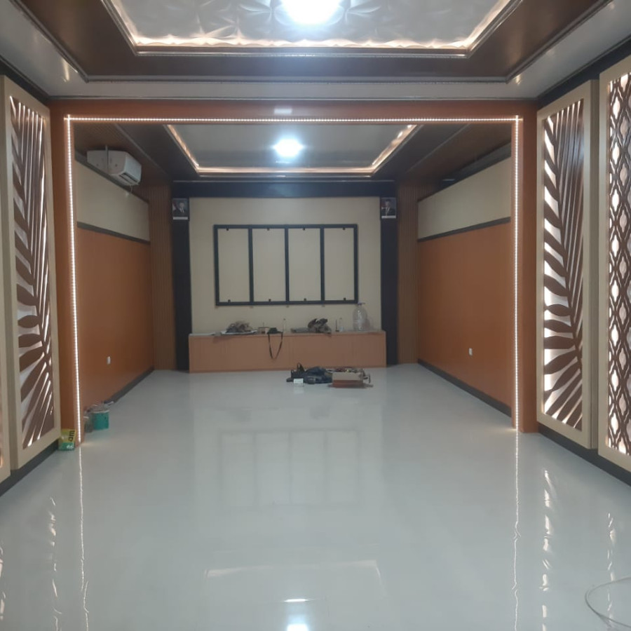 Pasang Backdrop Dinding Lapis HPL per m2