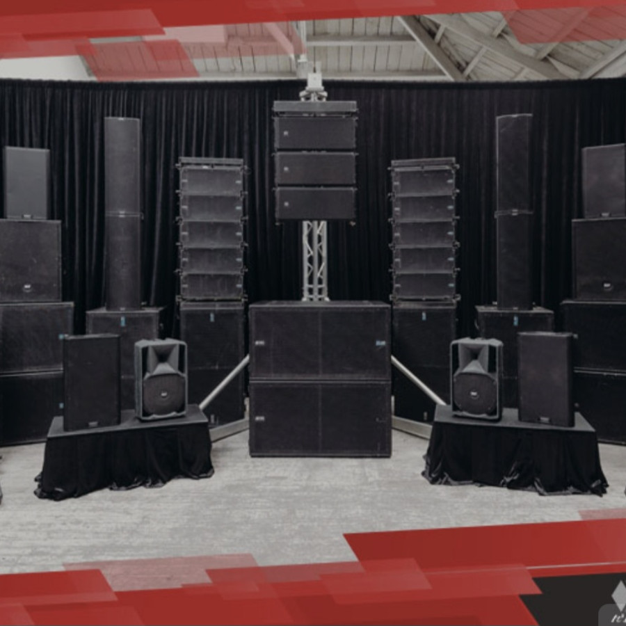 Peralatan Sound System untuk pertunjukan atau konser - samping