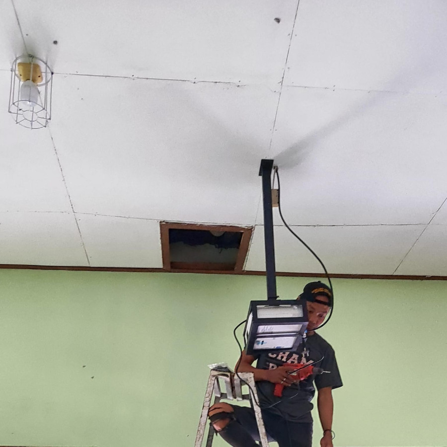 Bracket Proyektor Gantung - depan