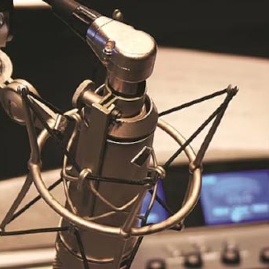 Iklan layanan masyarakat melalui radio luar Jateng - samping