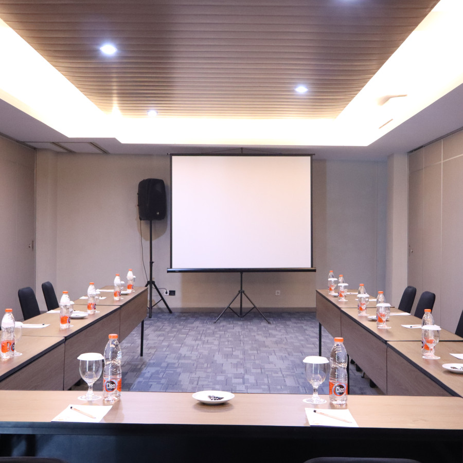 Backdrop MMT - depan