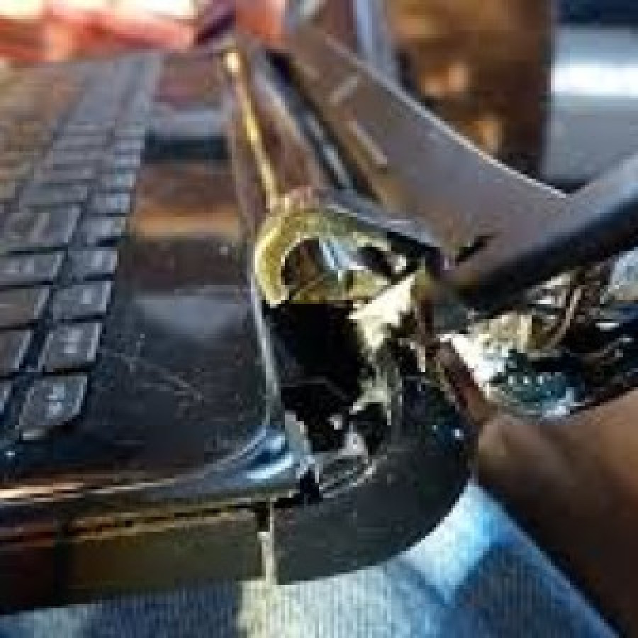 SERVICE ENGSEL LAPTOP GAMING - depan