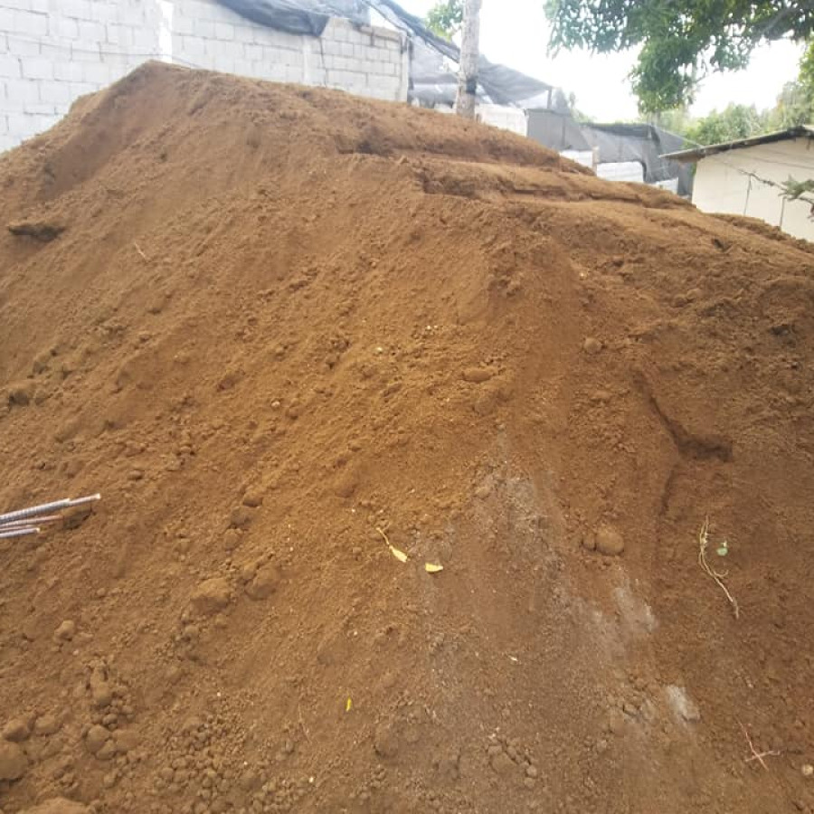 Tanah Urug Halus (Untuk Taman)