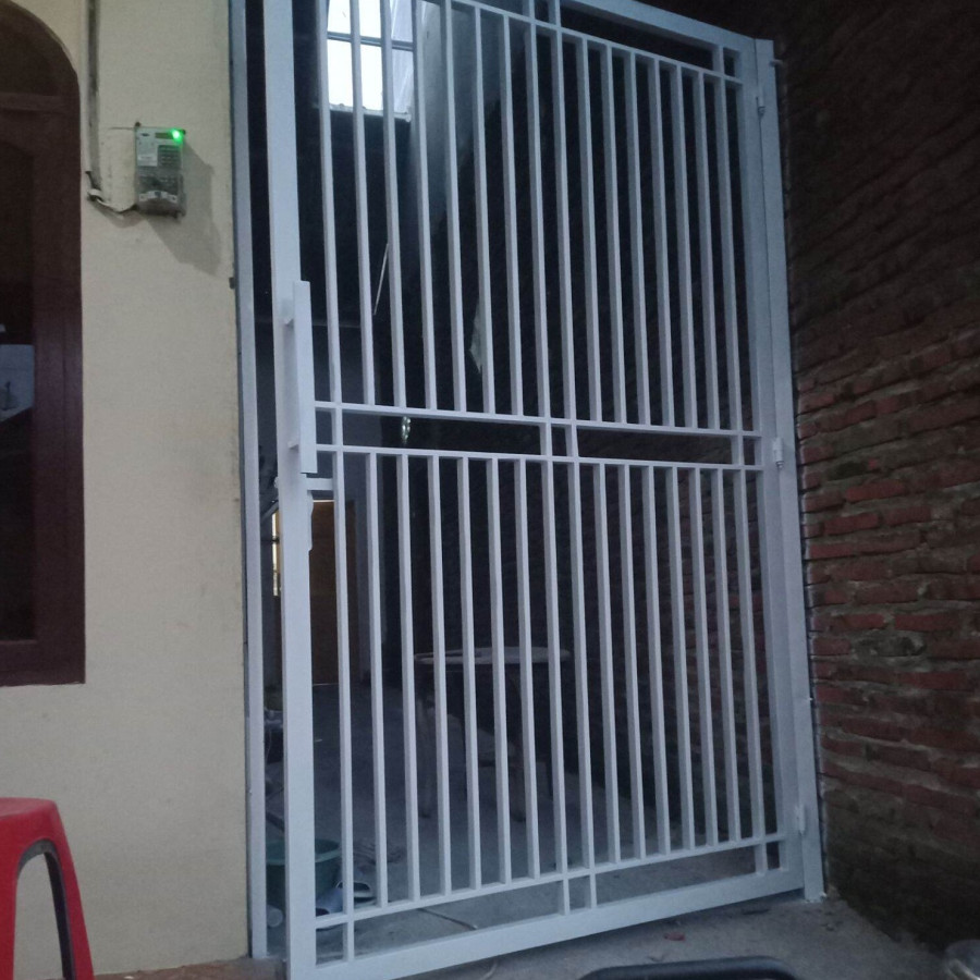 Pintu Tralis Besi - depan