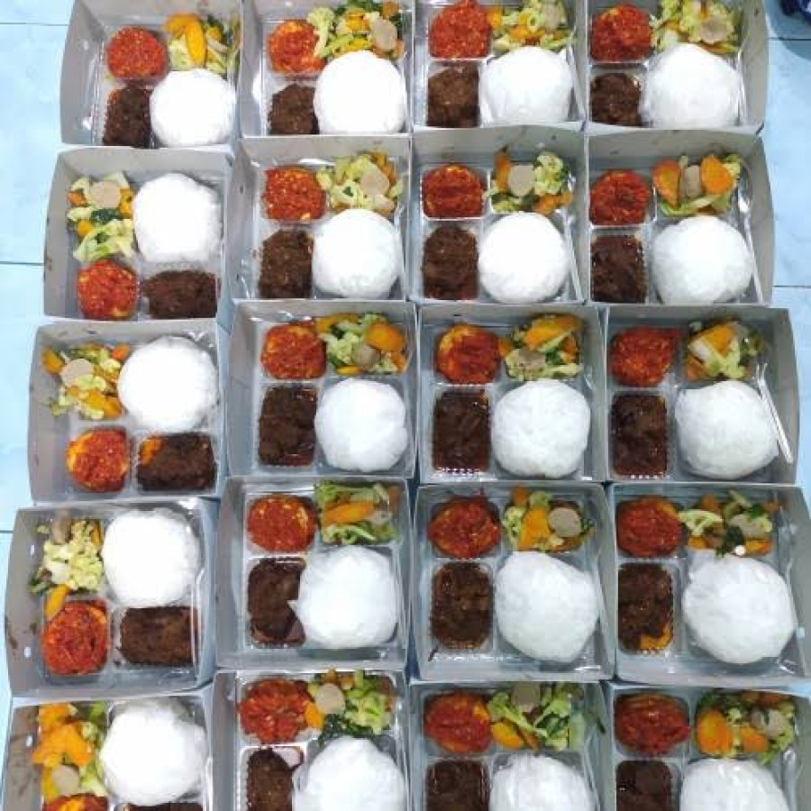 Nasi Box Daging Komplit