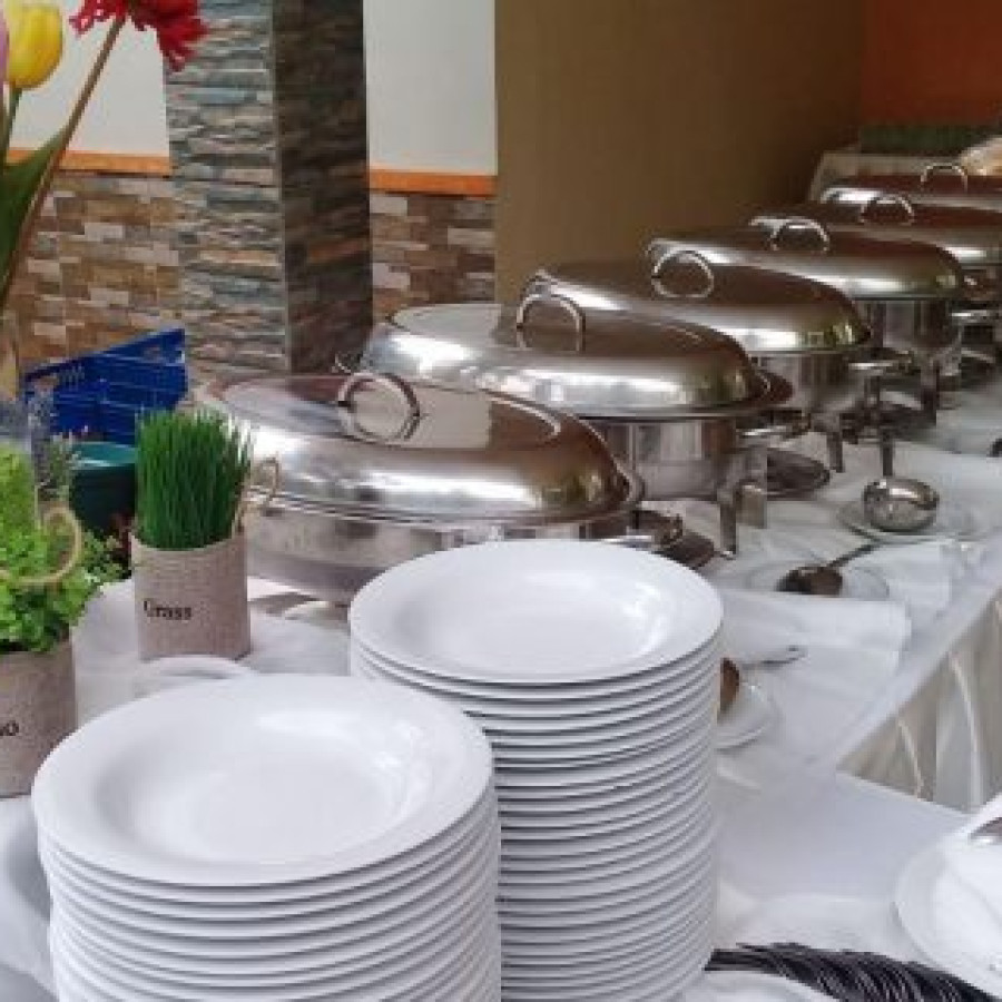 Makan Prasmanan - samping