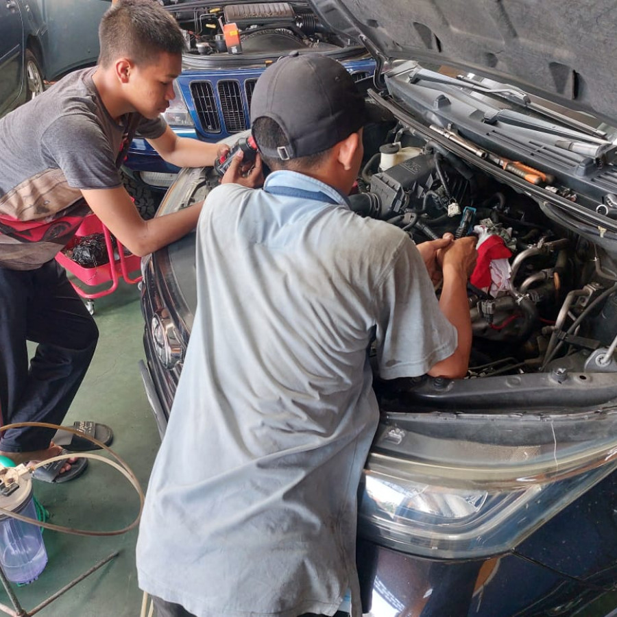 Pemeliharaan / Perawatan Kendaraan Bermotor Roda 4 Ringan (Manual) - depan