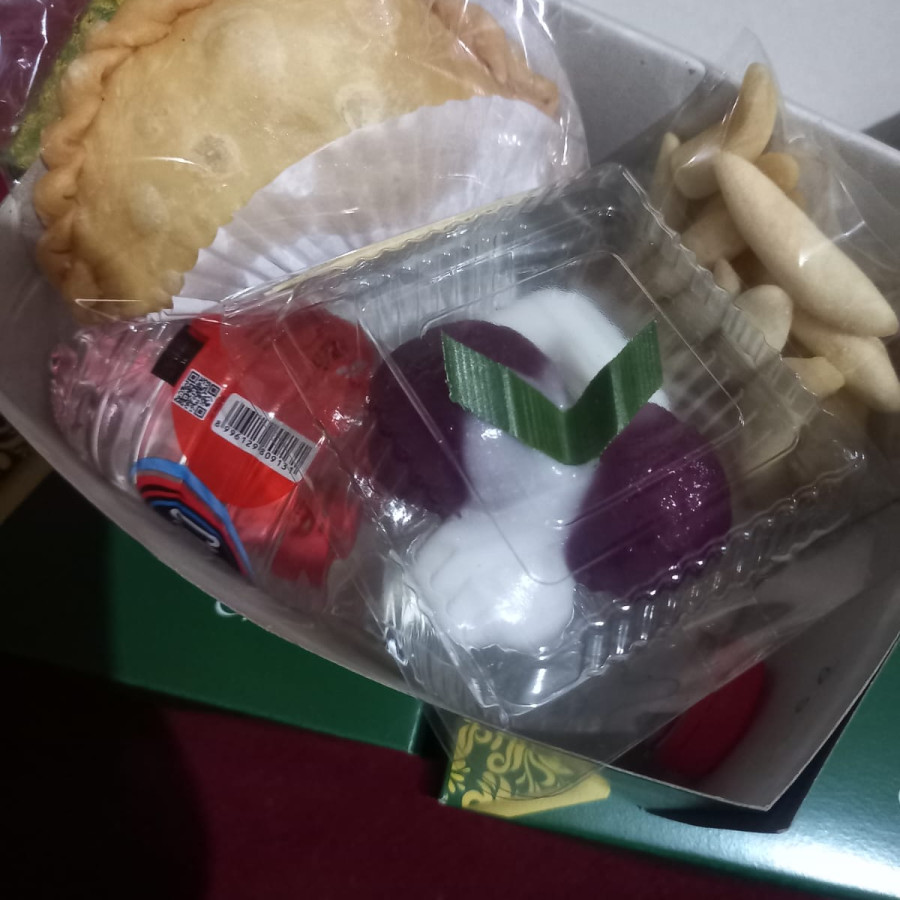 paket snack box dan air mineral - utama